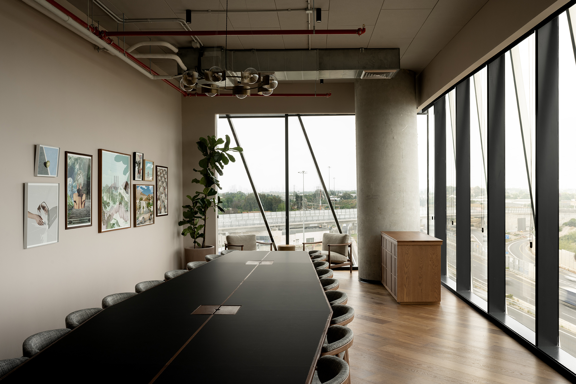 Meeting rooms and daily access